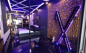 love room mes petits secrets miniac morvan avec jacuzzi privatif
